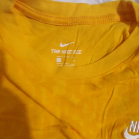 Nike shirt - Picture 4 of 5